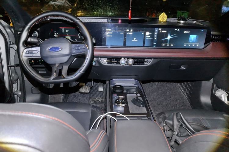 Used Ford Mondeo 2022 EcoBoost 245 Ultimate Model Center Console