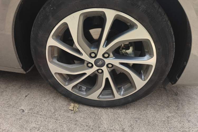 Used Ford Mondeo 2022 Facelifted EcoBoost 245 Ultimate Edition Right Front Wheel Hub