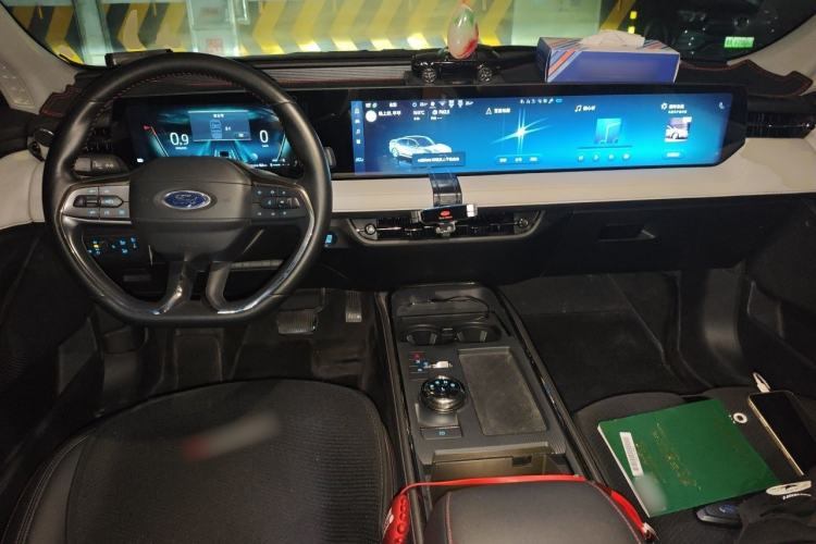 Used Ford Mondeo 2022 EcoBoost 245 Luxury Model Center Console