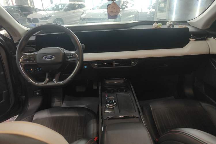 Used Ford Mondeo 2022 EcoBoost 245 Luxury Model Center Console