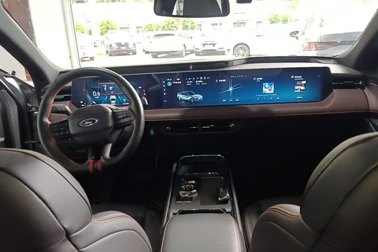 Used Ford Mondeo 2022 Facelifted EcoBoost 245 Ultimate Edition Center Console