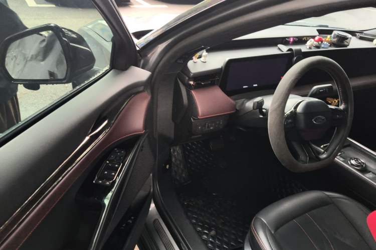 Used Ford Mondeo 2022 Facelifted EcoBoost 245 Ultimate Edition Driver Seat