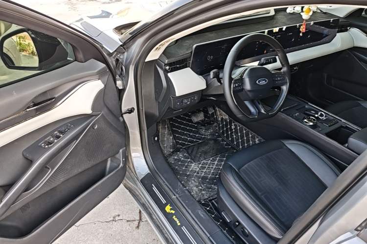 Used Ford Mondeo 2022 Restyled EcoBoost 245 Luxury Version Driver Seat