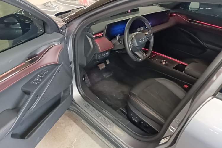 Used Ford Mondeo 2022 Facelifted EcoBoost 245 Ultimate Edition Driver Seat