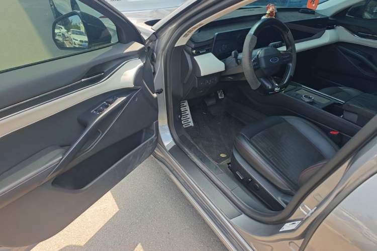 Used Ford Mondeo 2022 Restyled EcoBoost 245 Luxury Version Driver Seat