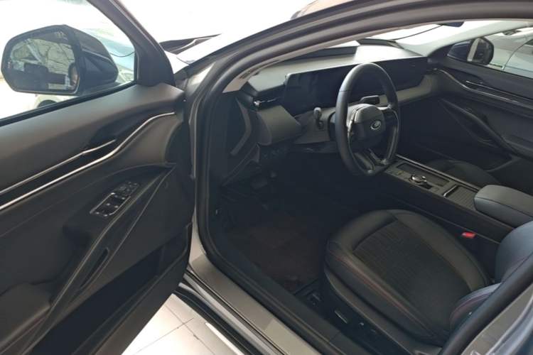 Used Ford Mondeo 2022 Restyled EcoBoost 245 Luxury Version Driver Seat