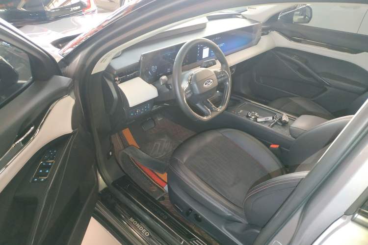Used Ford Mondeo 2022 EcoBoost 245 Luxury Model Driver Seat