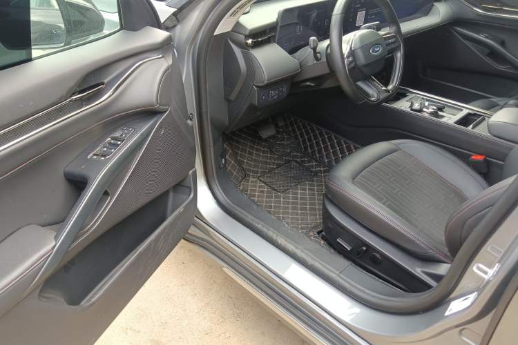 Used Ford Mondeo 2022 Restyled EcoBoost 245 Luxury Version Interior 3