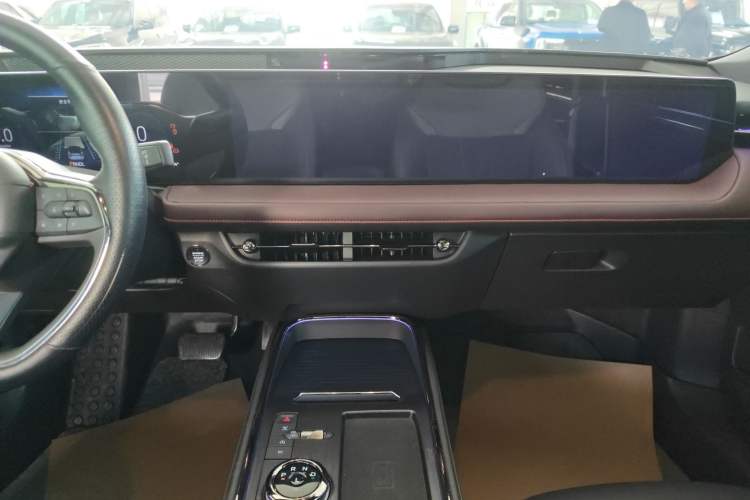 Used Ford Mondeo 2022 EcoBoost 245 Ultimate Model Interior 4