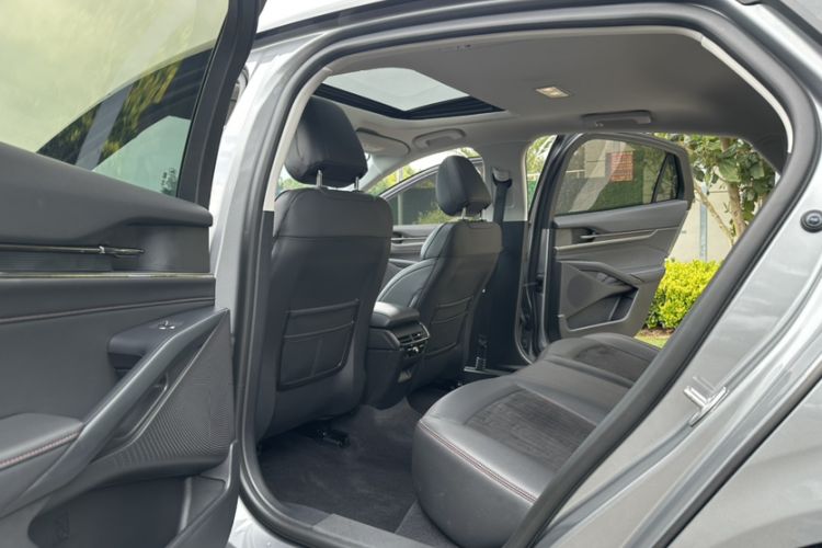 Used Ford Mondeo 2022 Restyled EcoBoost 245 Luxury Version Interior 6