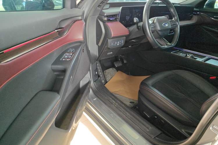 Used Ford Mondeo 2022 EcoBoost 245 Ultimate Model Interior 7