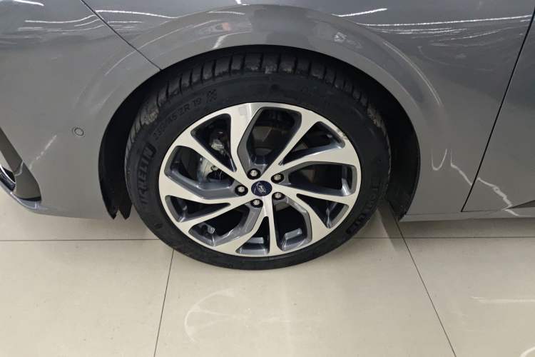 Used Ford Mondeo 2022 EcoBoost 245 Ultimate Model Left Front Wheel Hub