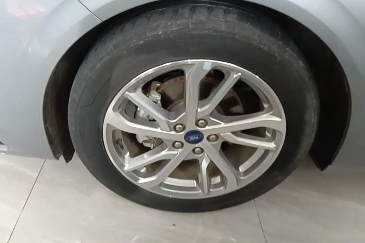 Used Ford Mondeo 2022 Restyled EcoBoost 245 Luxury Version Left Front Wheel Hub