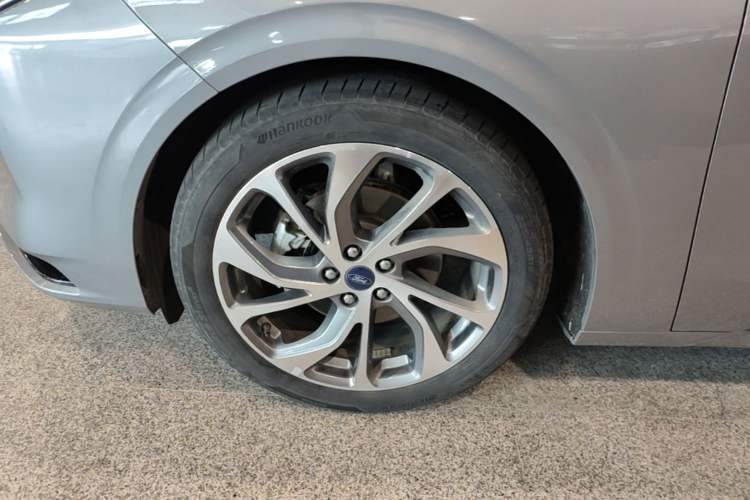 Used Ford Mondeo 2022 EcoBoost 245 Ultimate Model Left Front Wheel Hub