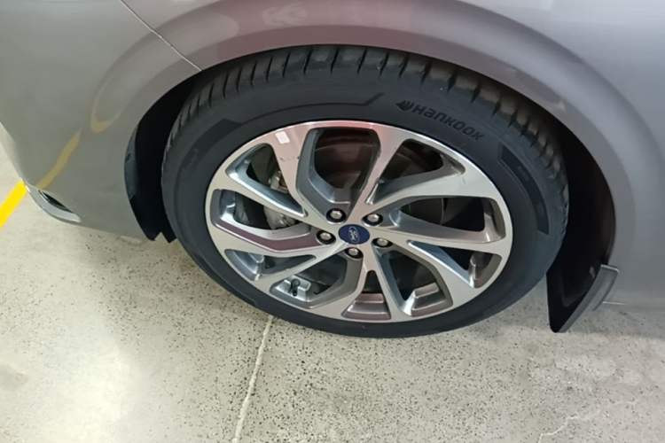 Used Ford Mondeo 2022 Facelifted EcoBoost 245 Ultimate Edition Left Front Wheel Hub