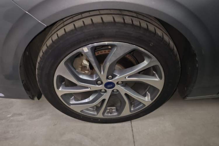 Used Ford Mondeo 2022 EcoBoost 245 Ultimate Model Left Front Wheel Hub