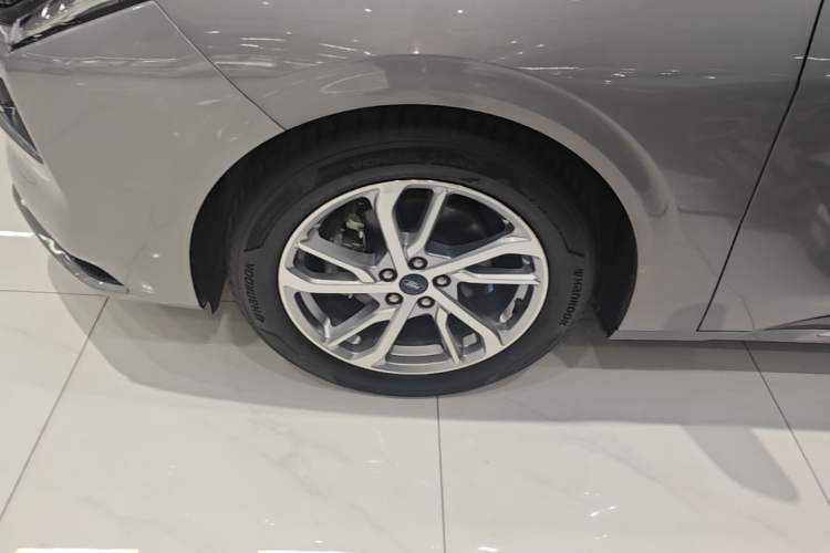 Used Ford Mondeo 2022 Restyled EcoBoost 245 Luxury Version Left Front Wheel Hub