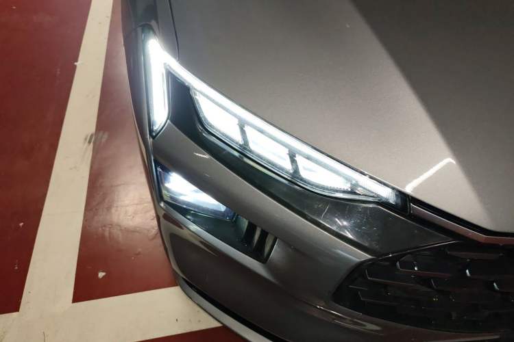 Used Ford Mondeo 2022 Restyled EcoBoost 245 Luxury Version Right Front Headlight