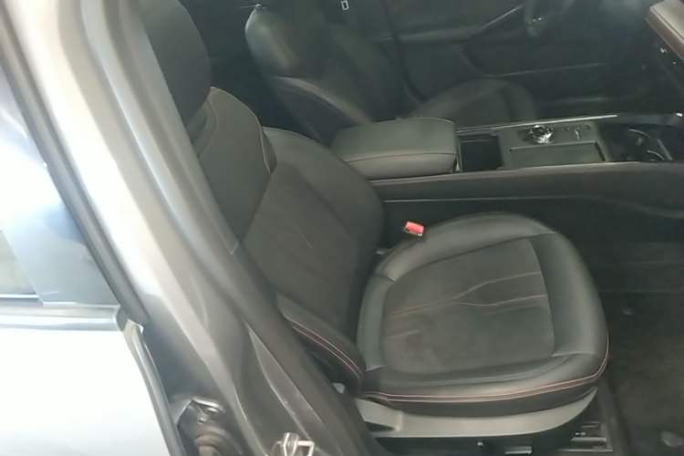 Used Ford Mondeo 2022 Facelifted EcoBoost 245 Ultimate Edition Right Front Seat