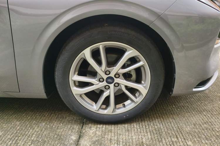 Used Ford Mondeo 2022 Restyled EcoBoost 245 Luxury Version Right Front Wheel Hub