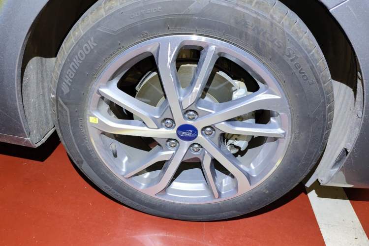 Used Ford Mondeo 2022 Restyled EcoBoost 245 Luxury Version Right Front Wheel Hub