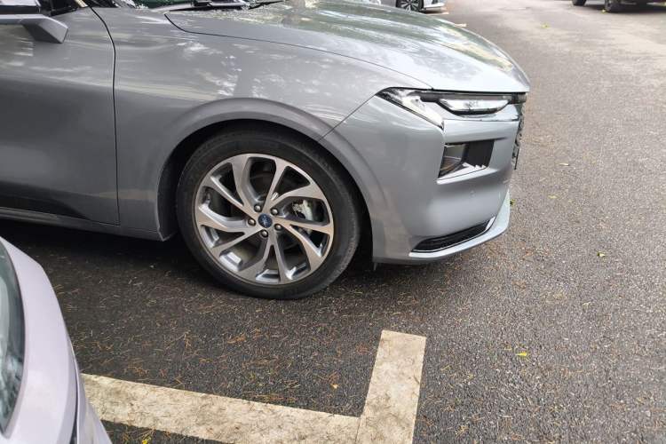 Used Ford Mondeo 2022 Facelifted EcoBoost 245 Ultimate Edition Right Front Wheel Hub