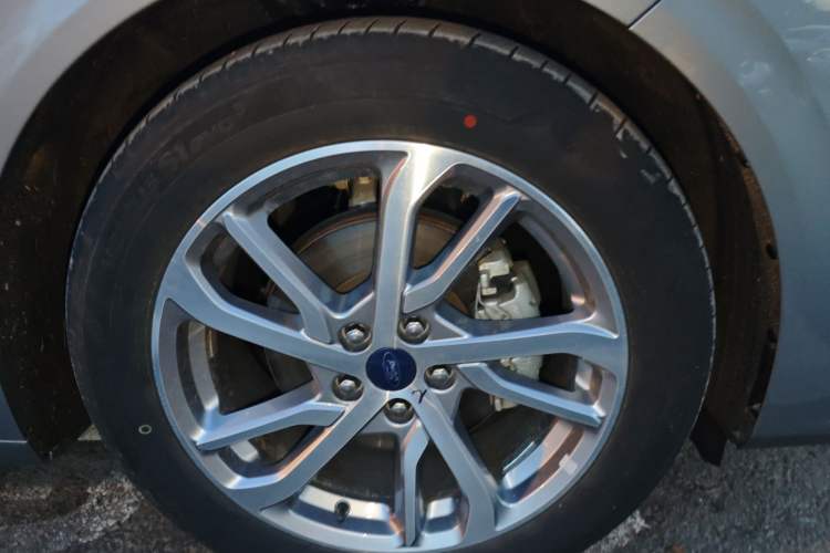 Used Ford Mondeo 2022 Restyled EcoBoost 245 Luxury Version Right Front Wheel Hub