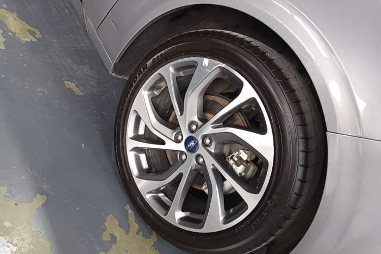 Used Ford Mondeo 2022 Facelifted EcoBoost 245 Ultimate Edition Right Front Wheel Hub