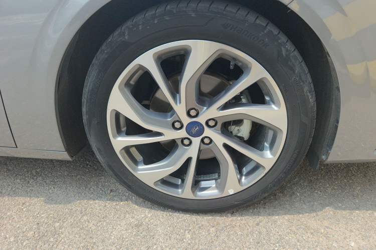 Used Ford Mondeo 2022 Facelifted EcoBoost 245 Ultimate Edition Right Front Wheel Hub