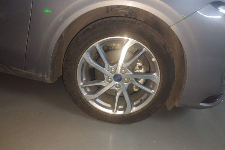 Used Ford Mondeo 2022 Restyled EcoBoost 245 Luxury Version Right Front Wheel Hub