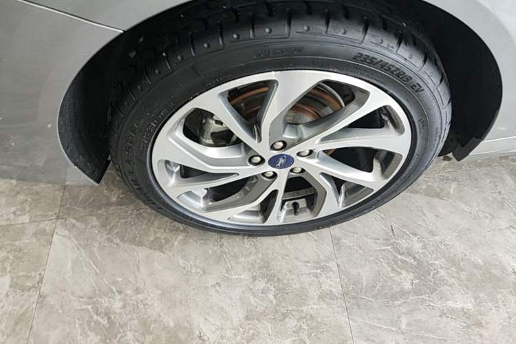Used Ford Mondeo 2022 Facelifted EcoBoost 245 Ultimate Edition Right Rear Wheel Hub