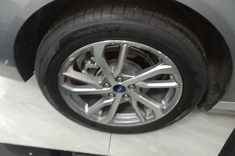 Used Ford Mondeo 2022 Restyled EcoBoost 245 Luxury Version Right Rear Wheel Hub