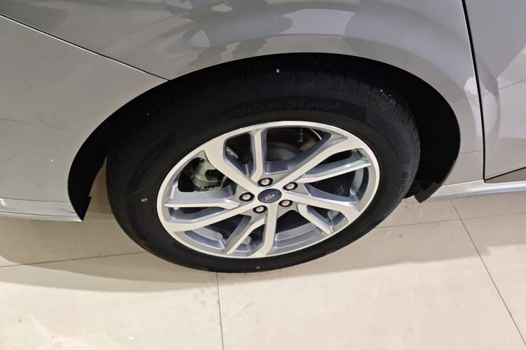 Used Ford Mondeo 2022 Restyled EcoBoost 245 Luxury Version Right Rear Wheel Hub