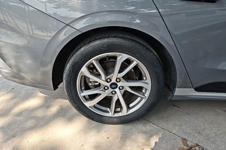 Used Ford Mondeo 2022 Restyled EcoBoost 245 Luxury Version Right Rear Wheel Hub