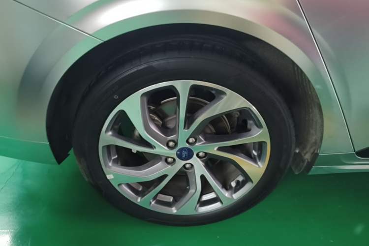 Used Ford Mondeo 2022 Facelifted EcoBoost 245 Ultimate Edition Right Rear Wheel Hub