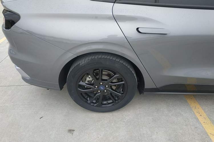 Used Ford Mondeo 2022 Restyled EcoBoost 245 Luxury Version Right Rear Wheel Hub