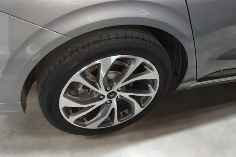 Used Ford Mondeo 2022 Facelifted EcoBoost 245 Ultimate Edition Right Rear Wheel Hub