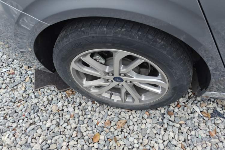 Used Ford Mondeo 2022 Restyled EcoBoost 245 Luxury Version Right Rear Wheel Hub
