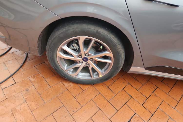 Used Ford Mondeo 2022 Restyled EcoBoost 245 Luxury Version Right Rear Wheel Hub