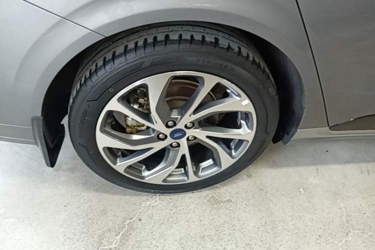 Used Ford Mondeo 2022 Facelifted EcoBoost 245 Ultimate Edition Right Rear Wheel Hub