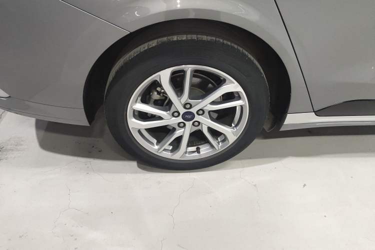 Used Ford Mondeo 2022 Restyled EcoBoost 245 Luxury Version Right Rear Wheel Hub