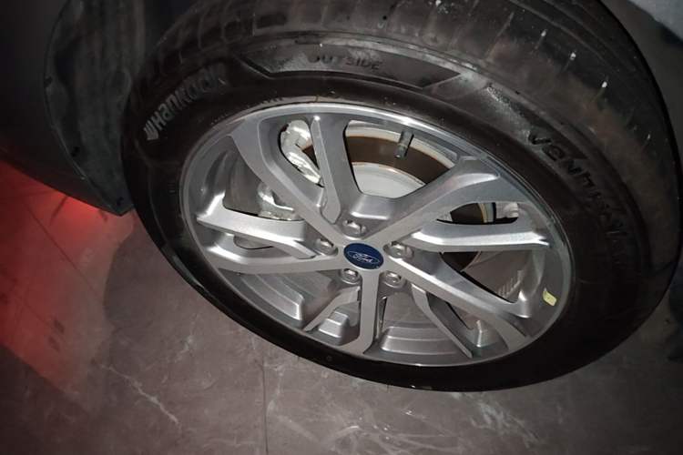 Used Ford Mondeo 2022 Restyled EcoBoost 245 Luxury Version Right Rear Wheel Hub