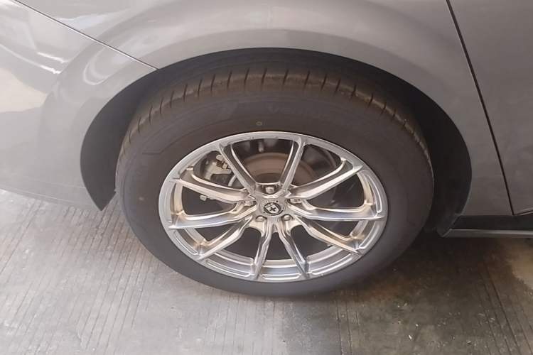 Used Ford Mondeo 2022 Restyled EcoBoost 245 Luxury Version Right Rear Wheel Hub