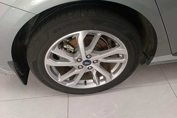 Used Ford Mondeo 2022 Restyled EcoBoost 245 Luxury Version Right Rear Wheel Hub