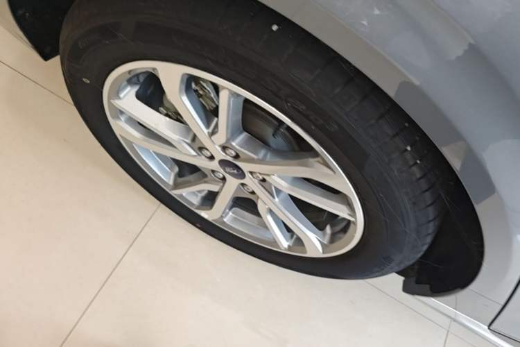 Used Ford Mondeo 2022 Restyled EcoBoost 245 Luxury Version Right Rear Wheel Hub