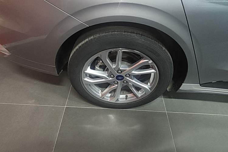 Used Ford Mondeo 2022 Restyled EcoBoost 245 Luxury Version Right Rear Wheel Hub
