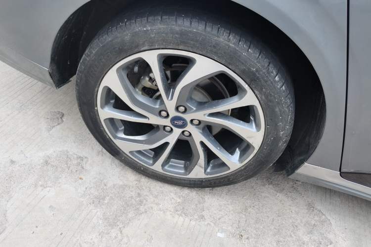 Used Ford Mondeo 2022 Facelifted EcoBoost 245 Ultimate Edition Right Rear Wheel Hub