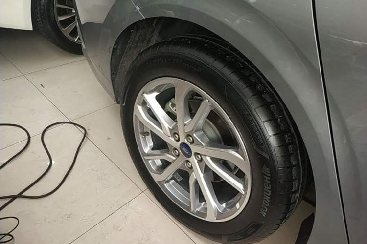 Used Ford Mondeo 2022 Restyled EcoBoost 245 Luxury Version Right Rear Wheel Hub