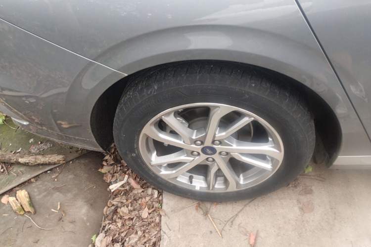 Used Ford Mondeo 2022 Restyled EcoBoost 245 Luxury Version Right Rear Wheel Hub