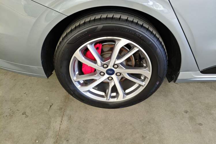 Used Ford Mondeo 2022 Restyled EcoBoost 245 Luxury Version Right Rear Wheel Hub